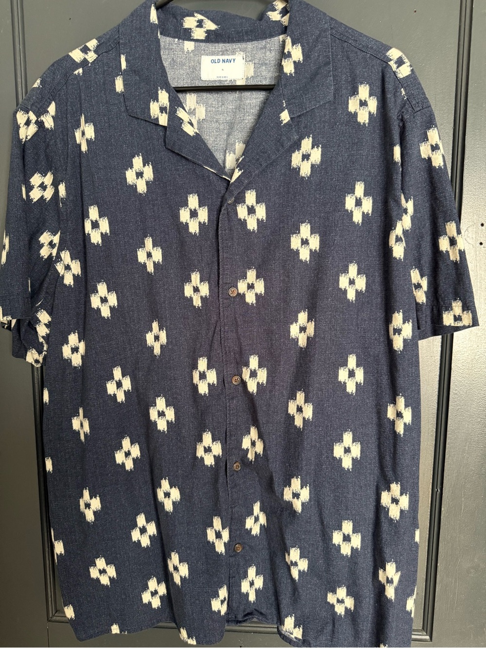 Old Navy Navy Button-Down Short-Sleeve Shirt with Ivory Ikat Motif
